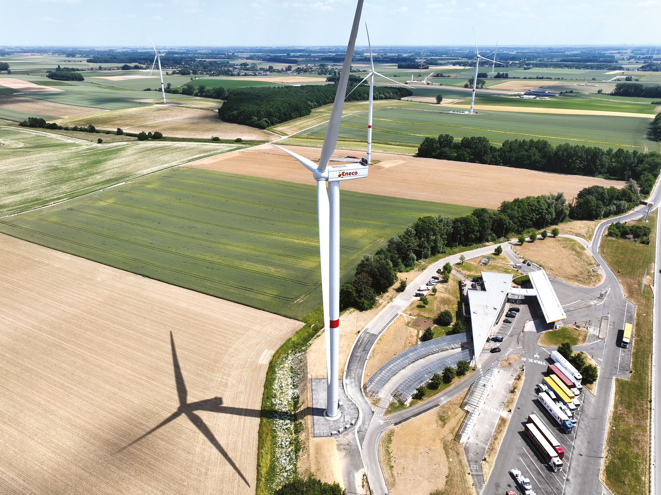 Eneco - vue aérienne d'une éolienne à Eghezée